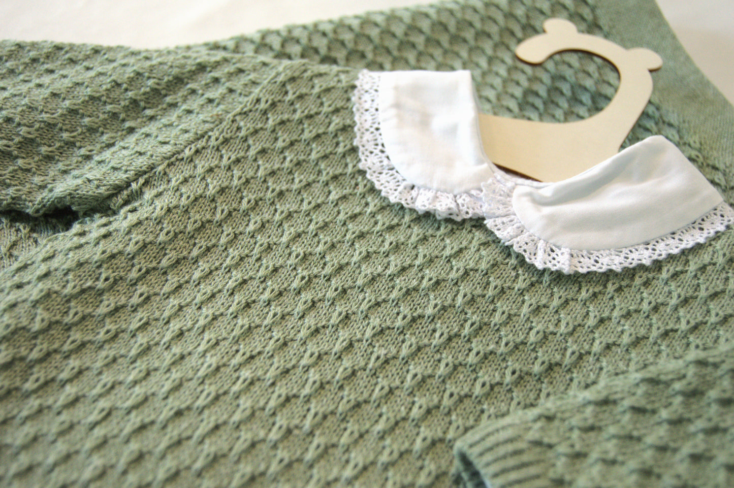 Gallop Maternity Kit with Lace Collar